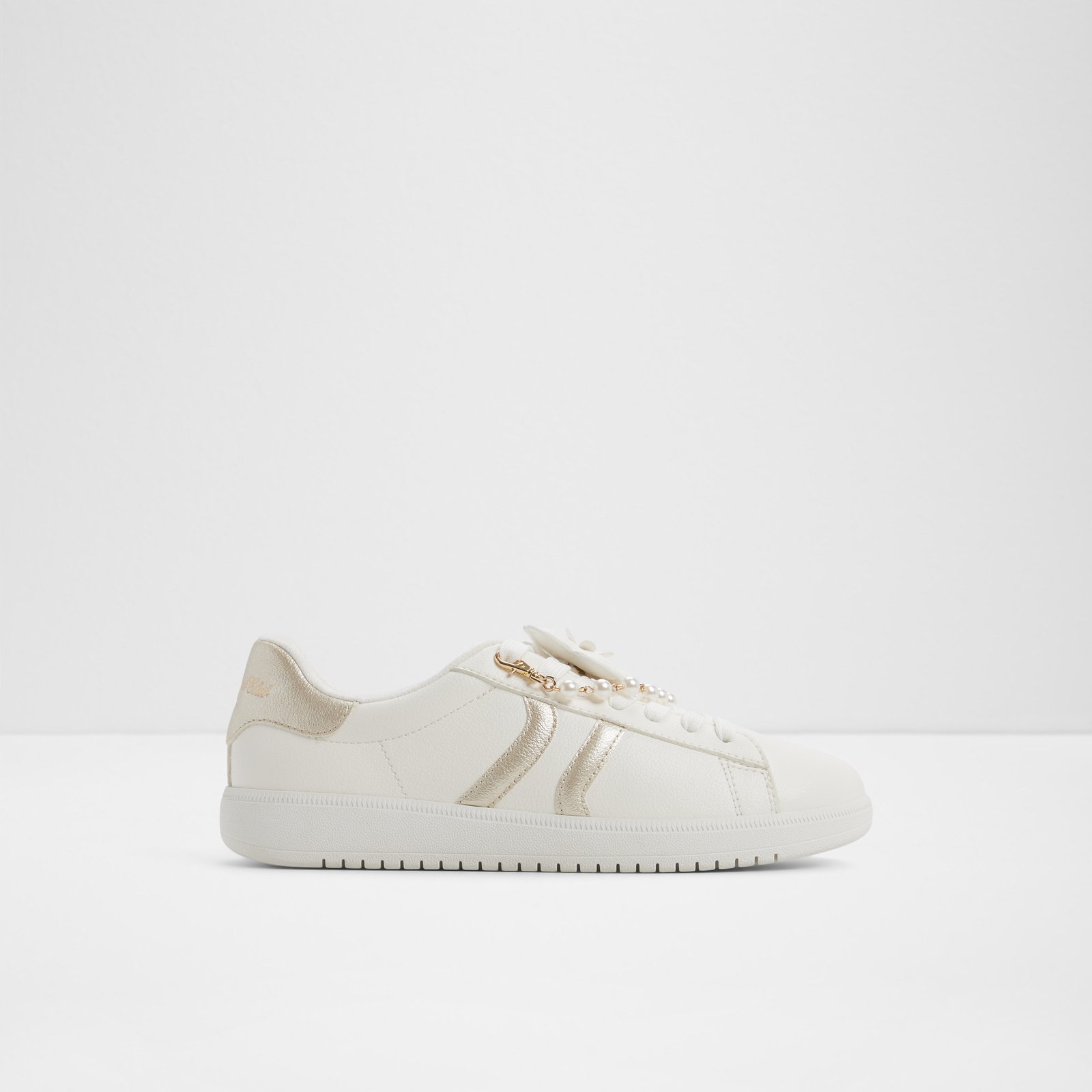 Chicsneaker2